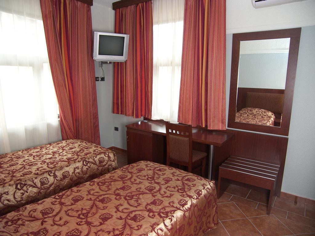 Hotel Elysee Tirana Exterior foto