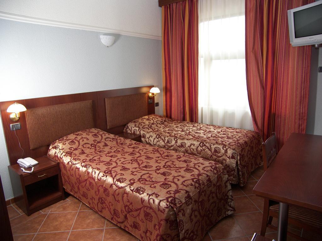 Hotel Elysee Tirana Exterior foto