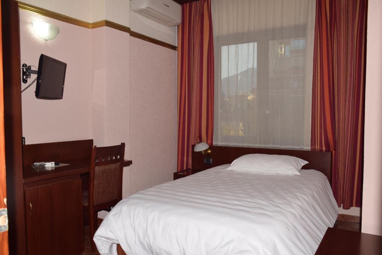 Hotel Elysee Tirana Exterior foto