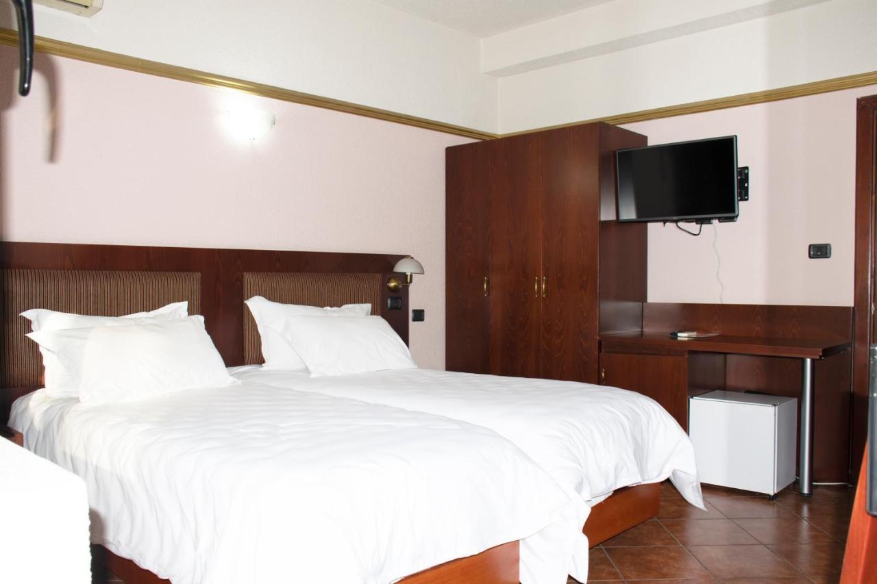 Hotel Elysee Tirana Exterior foto