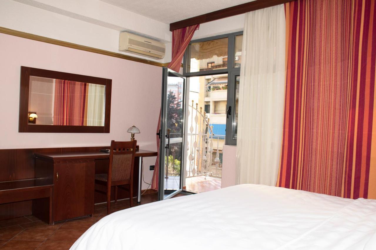 Hotel Elysee Tirana Exterior foto
