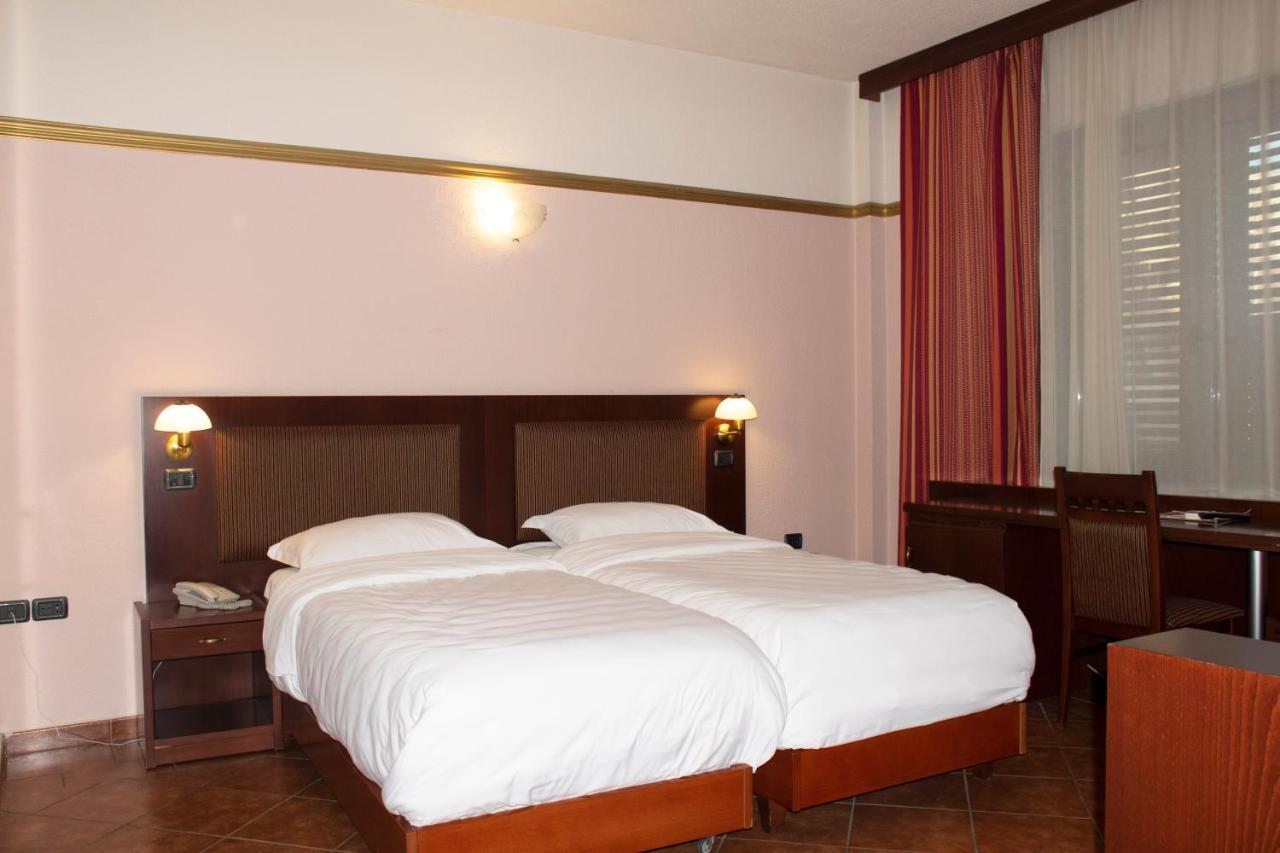 Hotel Elysee Tirana Exterior foto